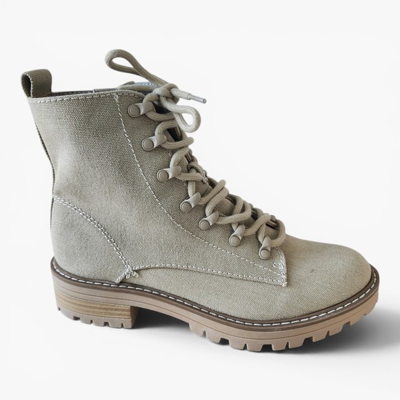 Universal Thread Shoes - Women's Universal Thread Parker Beige Combat Boots Size 8.5 Lace Up Chunky Heel